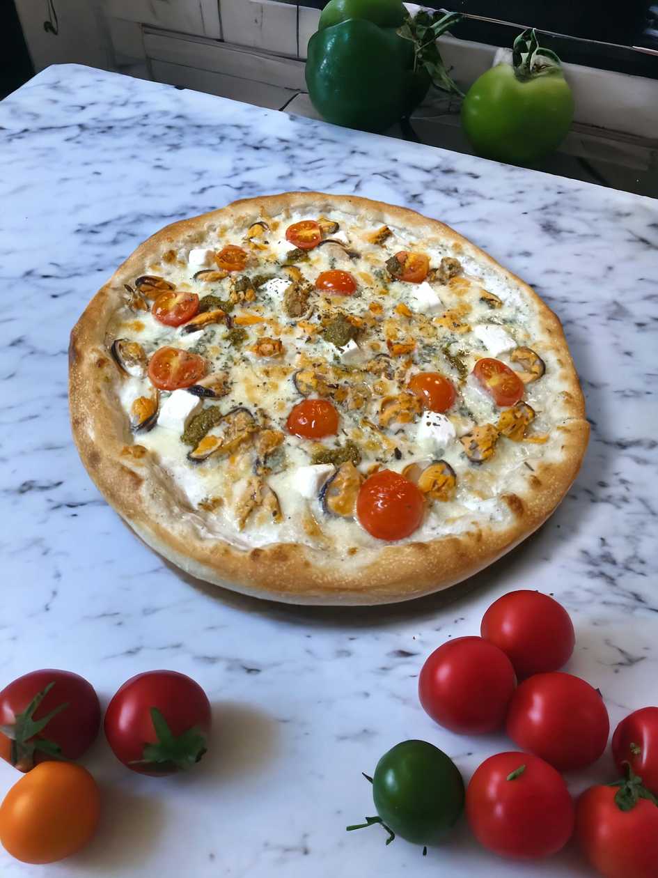 Mussels Pesto Pizza with Cheese