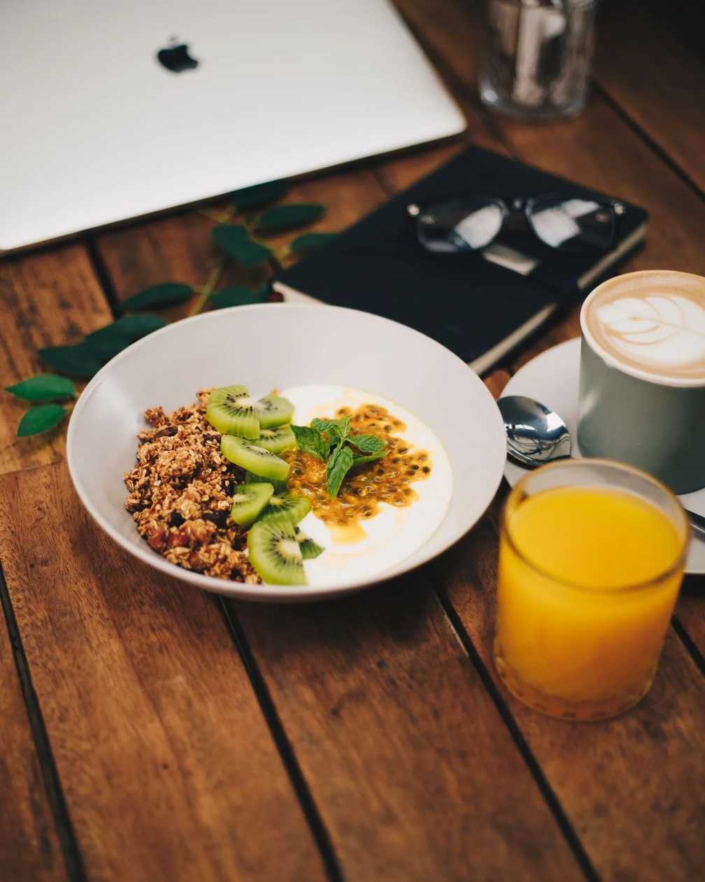 Seasonal fruit, granola & yoghurt