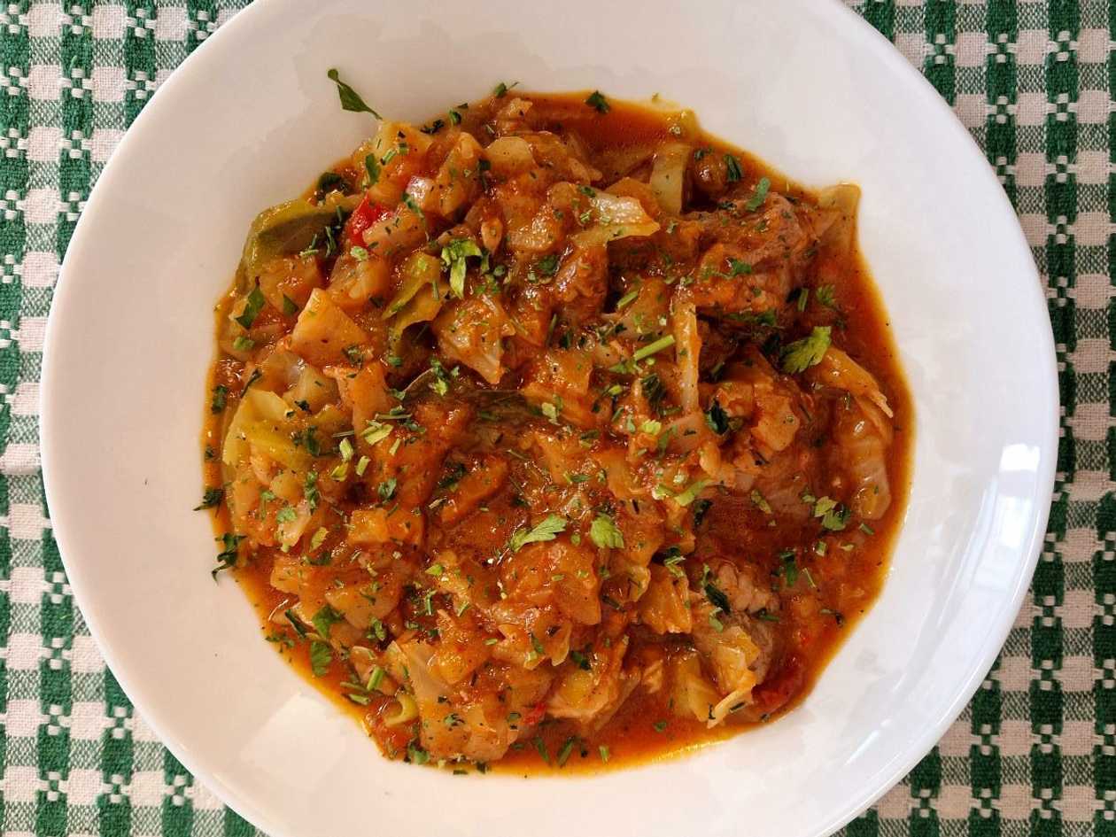Stewed Cabbage with Meat and Mămăligă