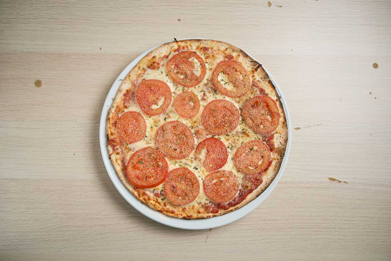 Tomato and Garlic Pizza