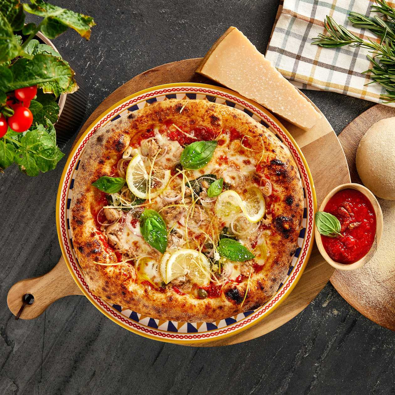 Pizza un poco di tonno