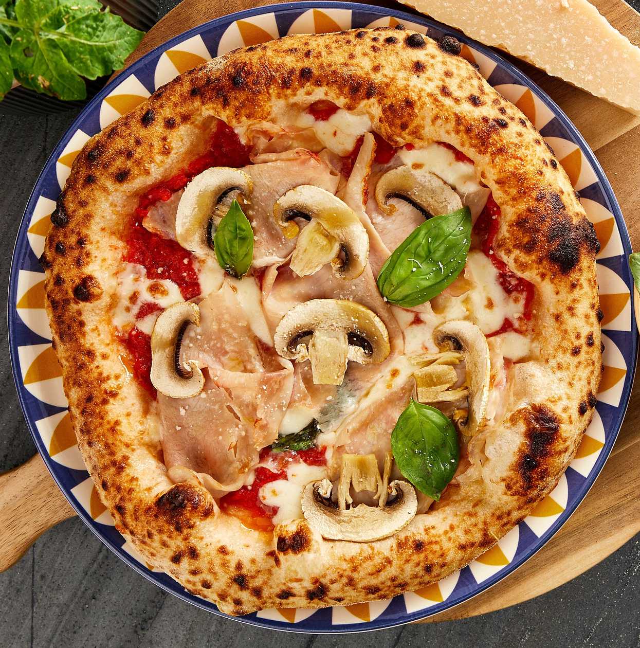 Pizza prosciutto cotto e funghi