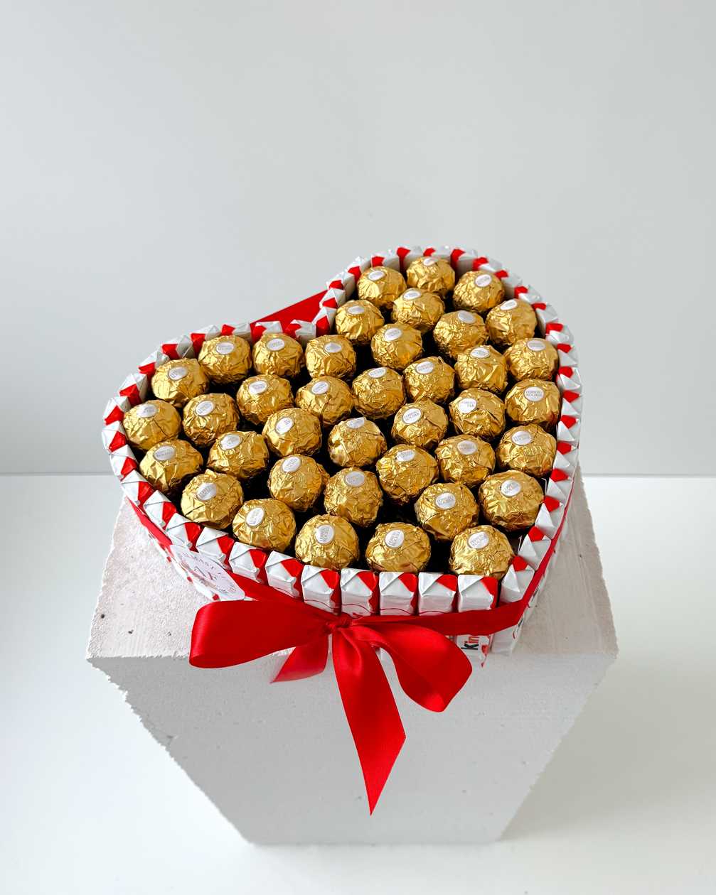 Sladký Box Srdce Ferrero Rocher a Kinder čokoláda