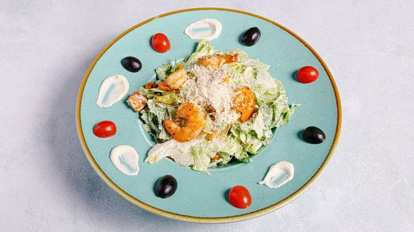 Sezar Salatı Krevet ilə