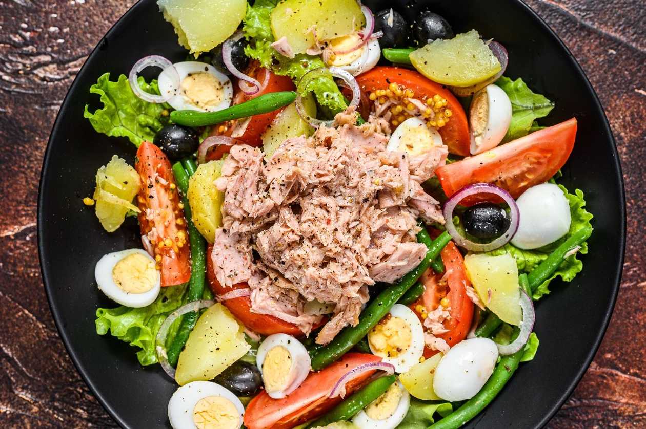 Salata s tunjevinom i povrćem