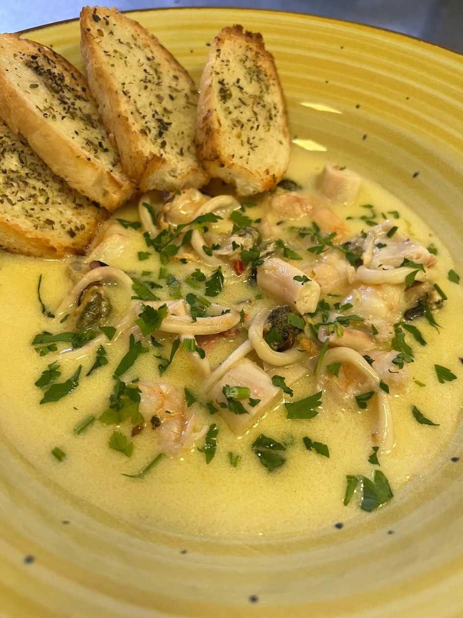 Fructe de Mare in Sos Alb