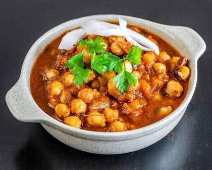 Chana Masala ( vegan chickpeas curry)