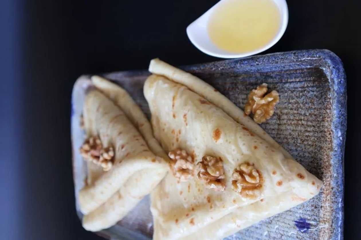 Honey and walnut crepes