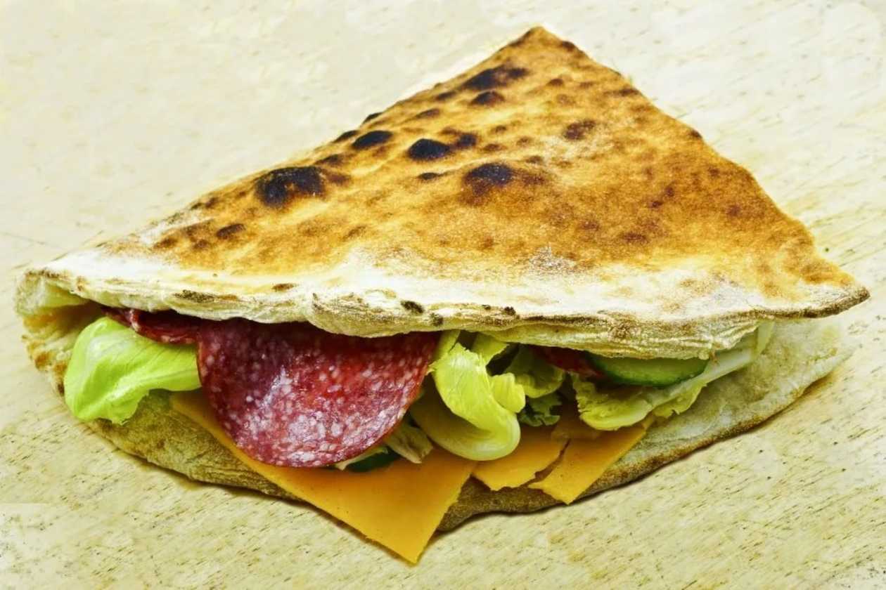 Salami sandwich
