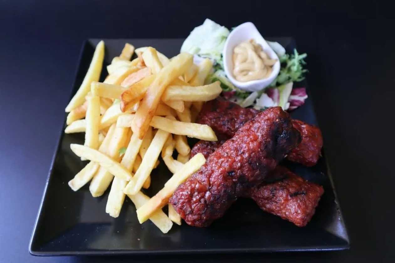 Grilled minced meat rolls meal