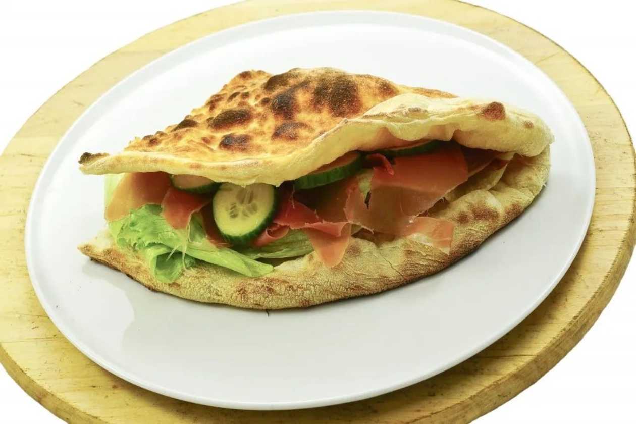 Sandwich with prosciutto crudo