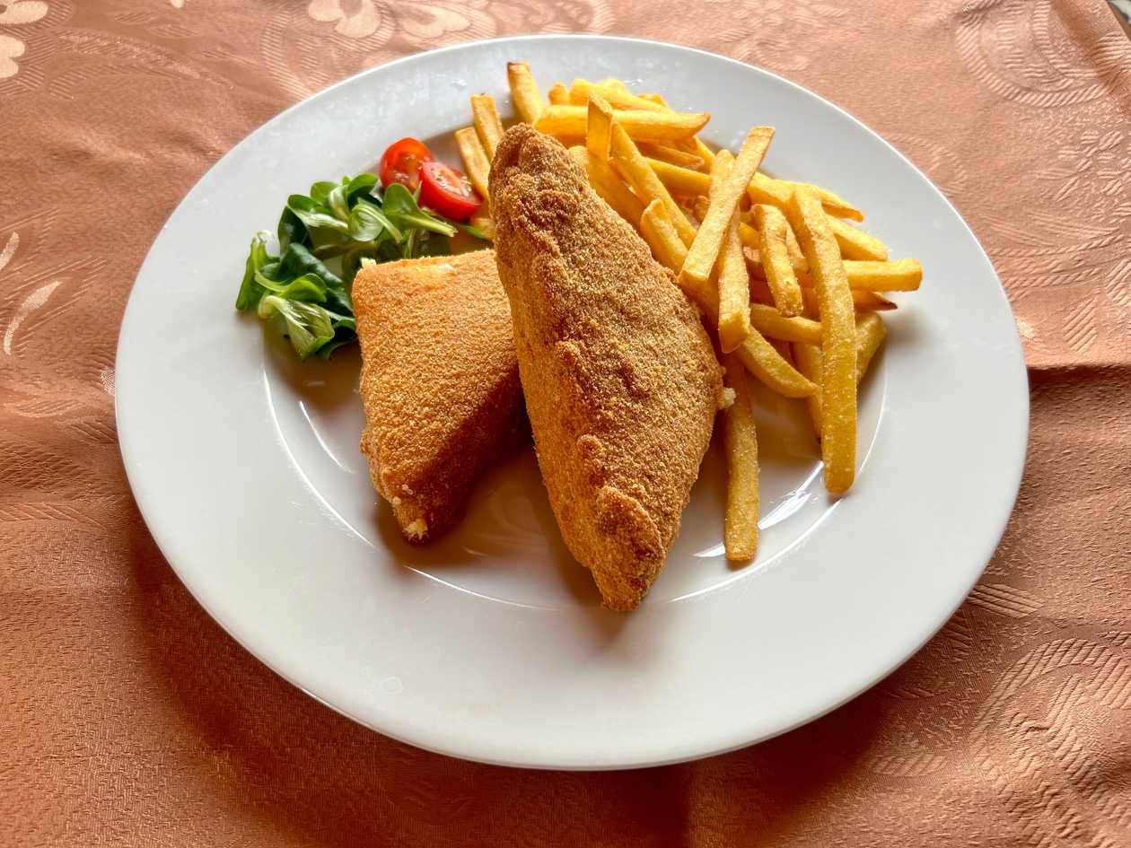 Vyprážaný syr eidam so šunkou