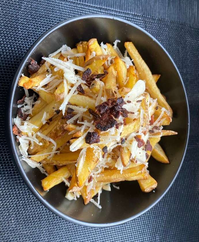 Crispy garlic parmesan fries