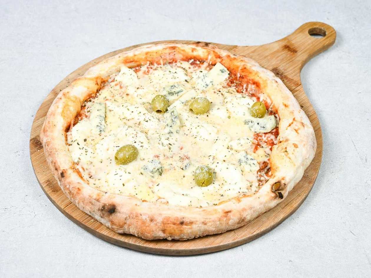 Quattro formaggi pizza