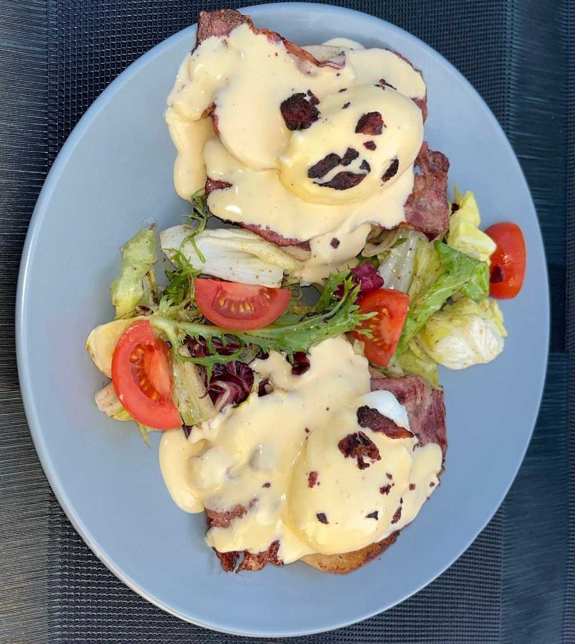 Eggs benedict