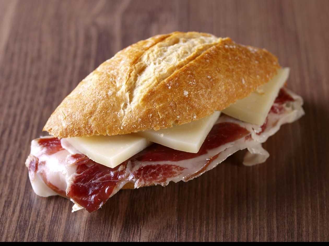 Prosciutto sandwich small