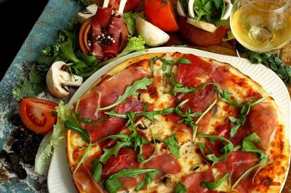 Prosciutto crudo pizza 40x60cm
