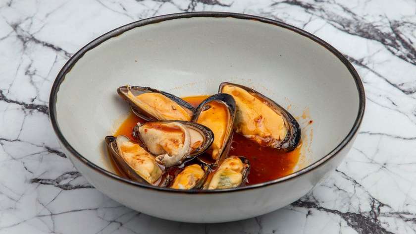 Green-Lipped Mussels with Sauce (8 pcs)