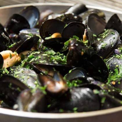 Saute de scoici in vin alb
