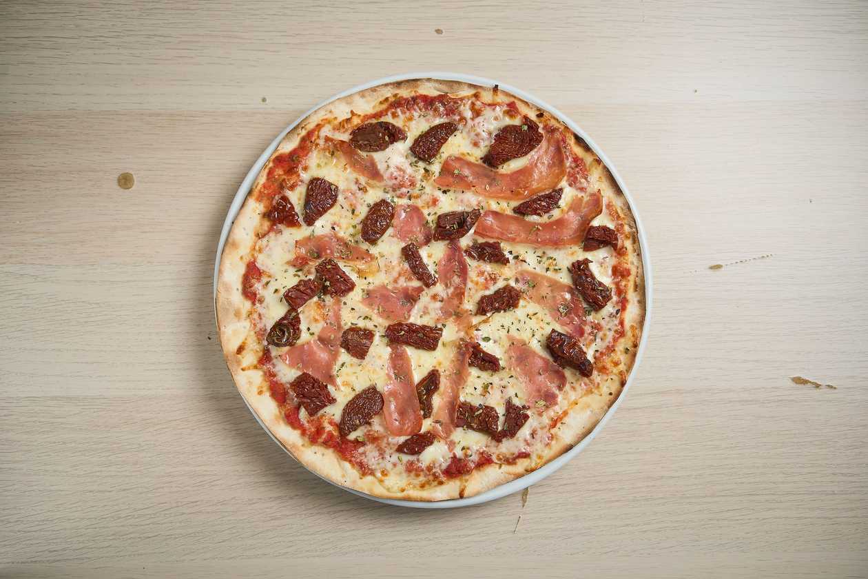 Ham and Sun-Dried Tomato Pizza