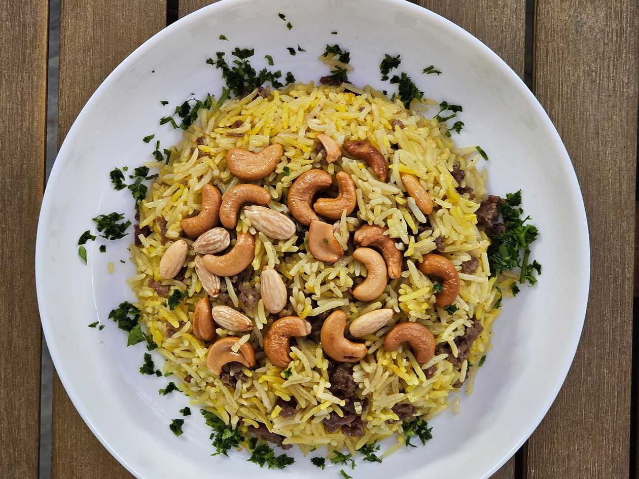 Rice with cashew meat and almonds