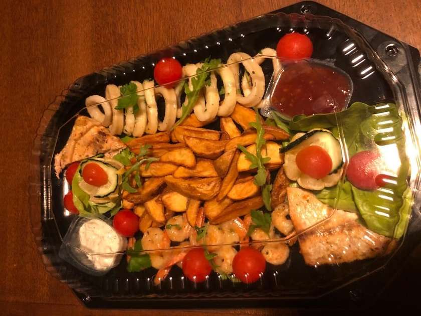 Seafood platter for 3 people