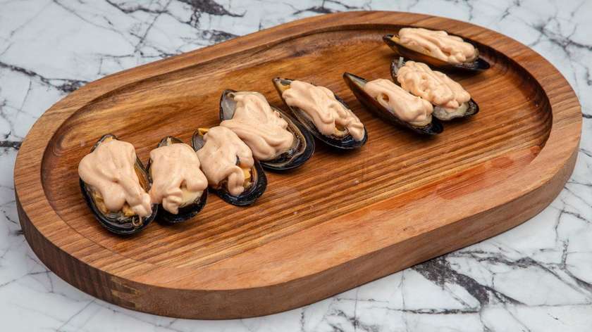 Baked Black Mussels (10 pieces)