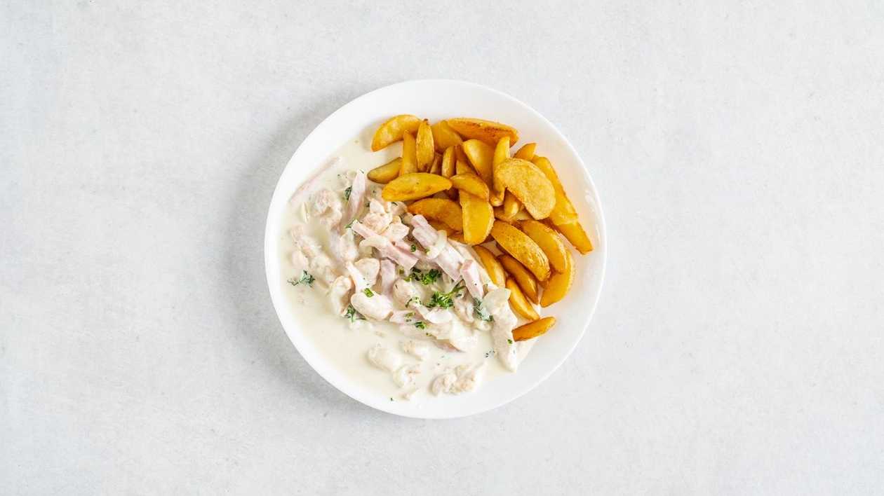 Chicken noodles with ham and Niva cheese and cream, baked potatoes