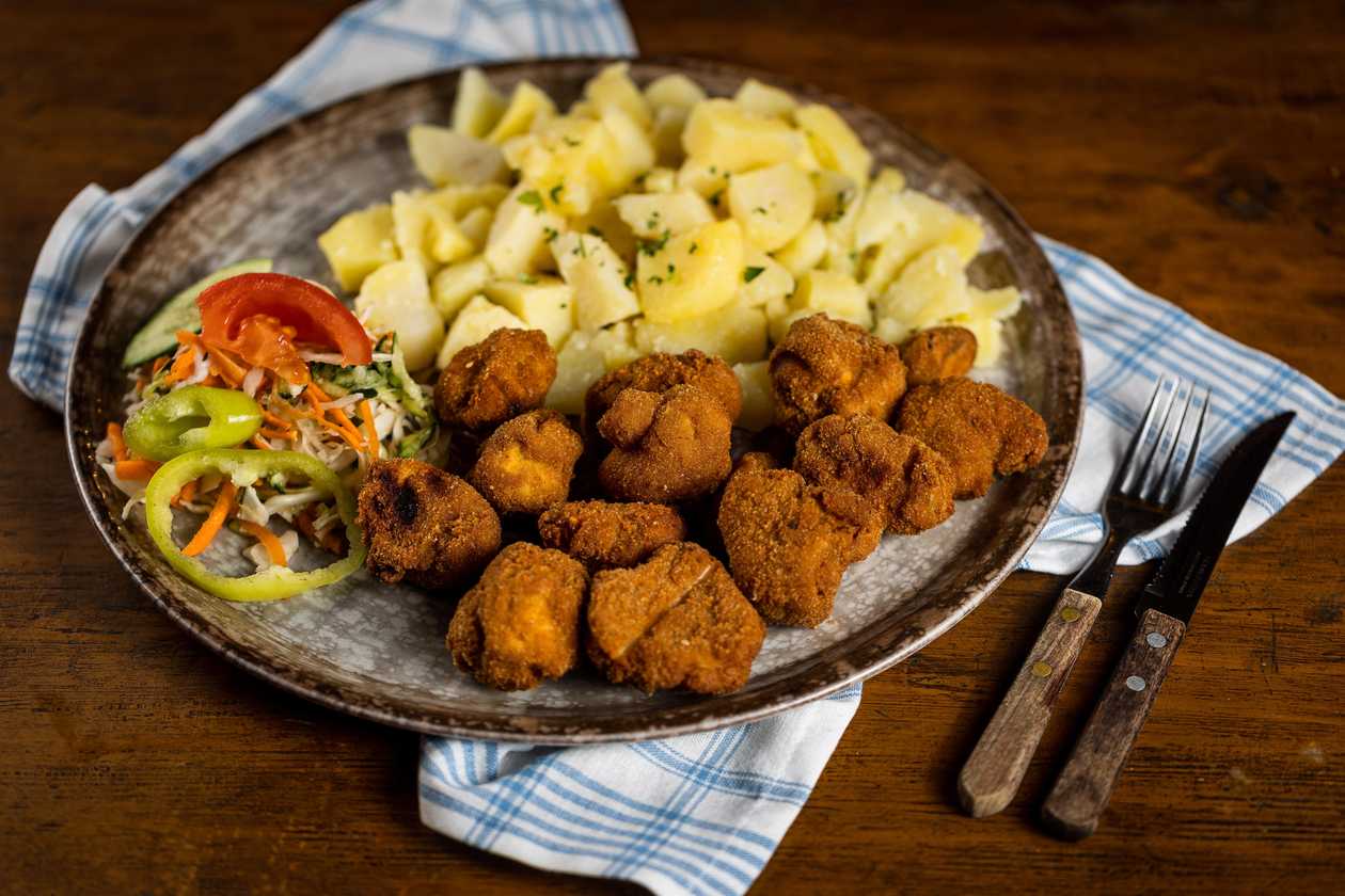 Fried champignons, cooked potatoes, vegetable garnish