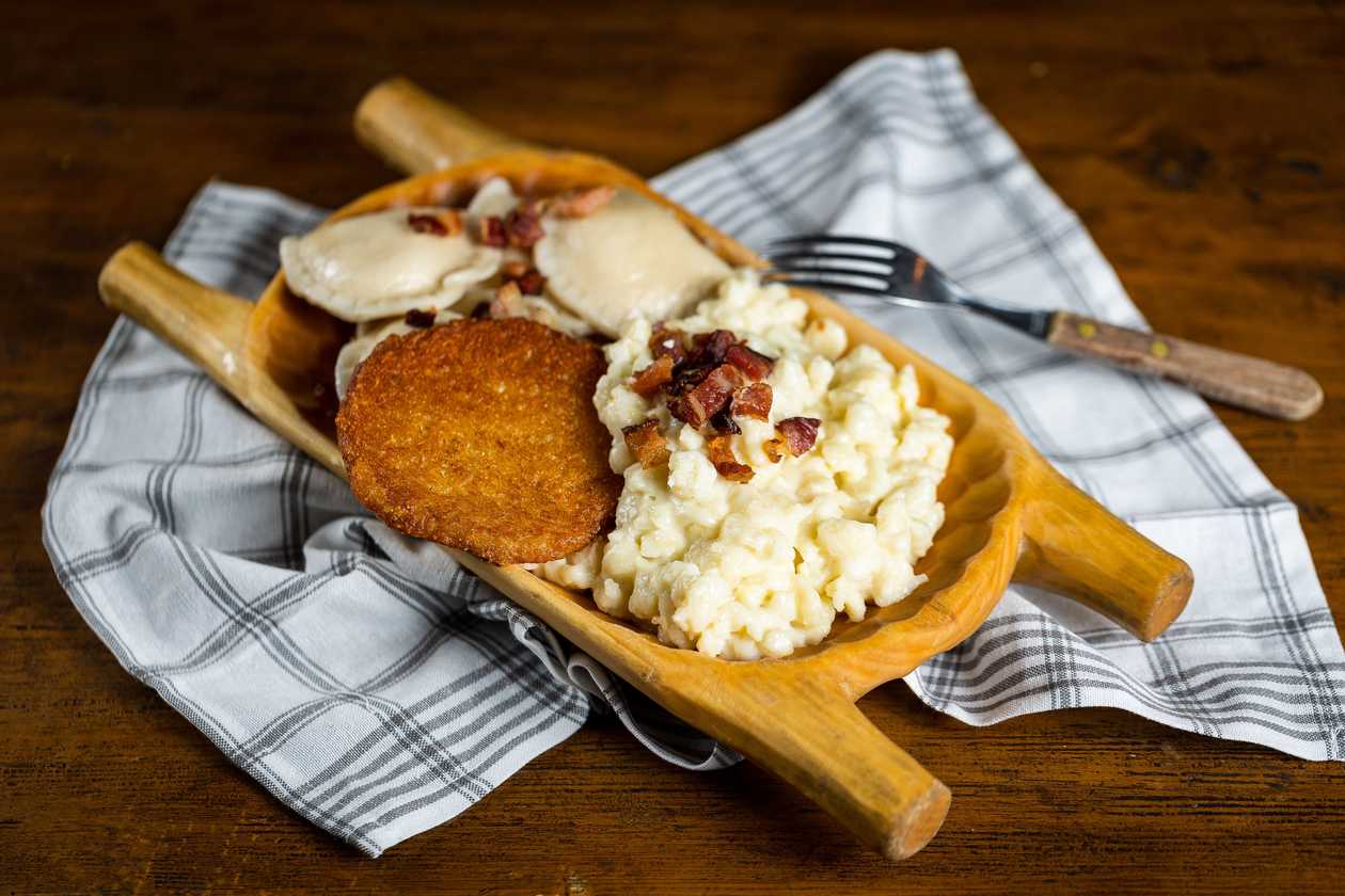Farmyard's plate with bacon