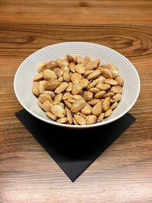 Roasted salted almonds
