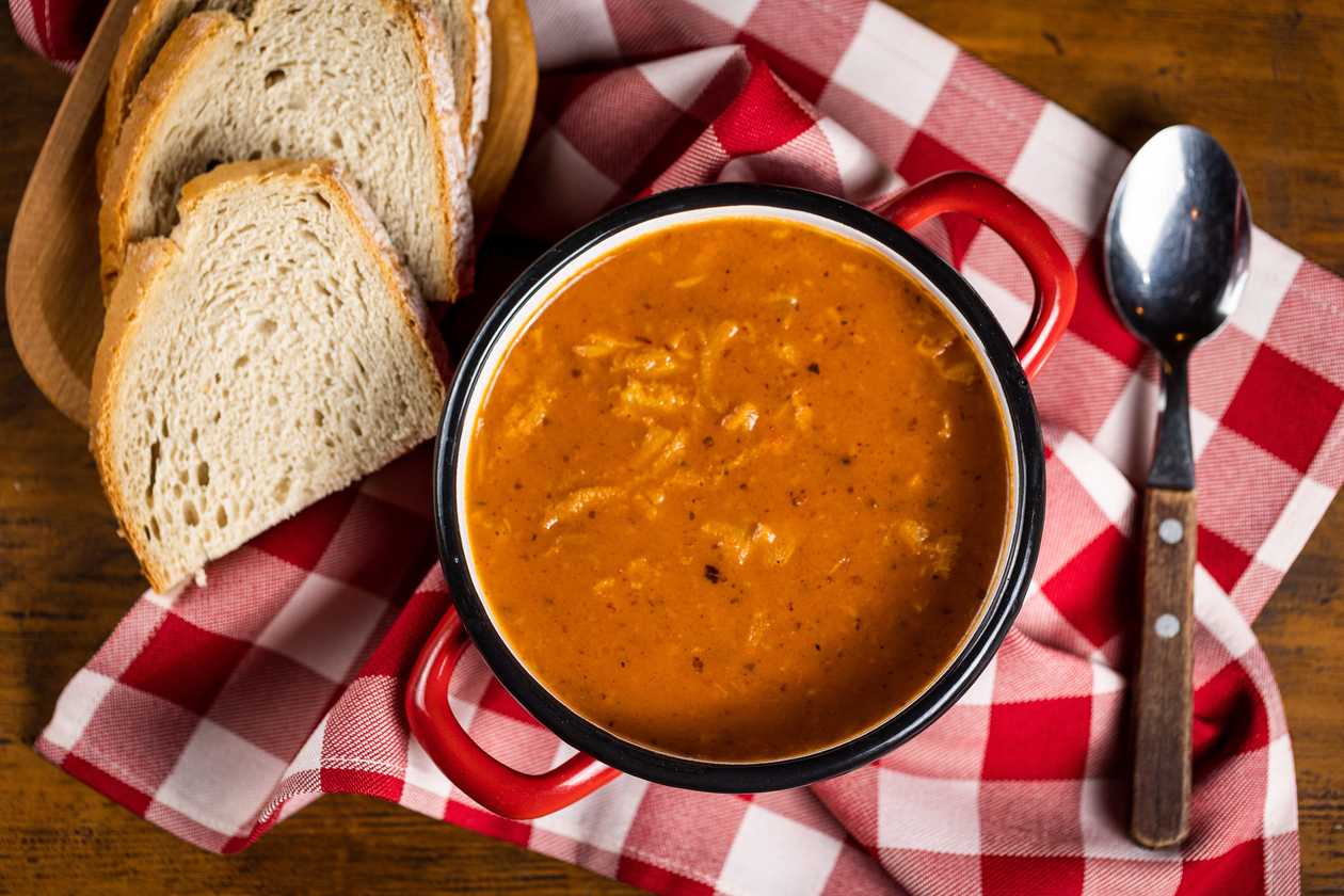 Horseradish soup, bread