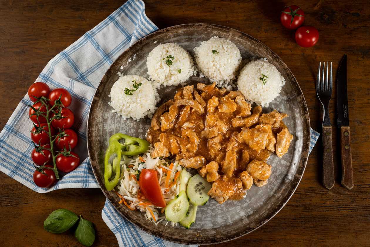 Spicy meat mix, rice, vegetable garnish