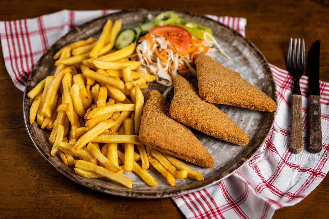Triple cheese, fries, vegetable garnish