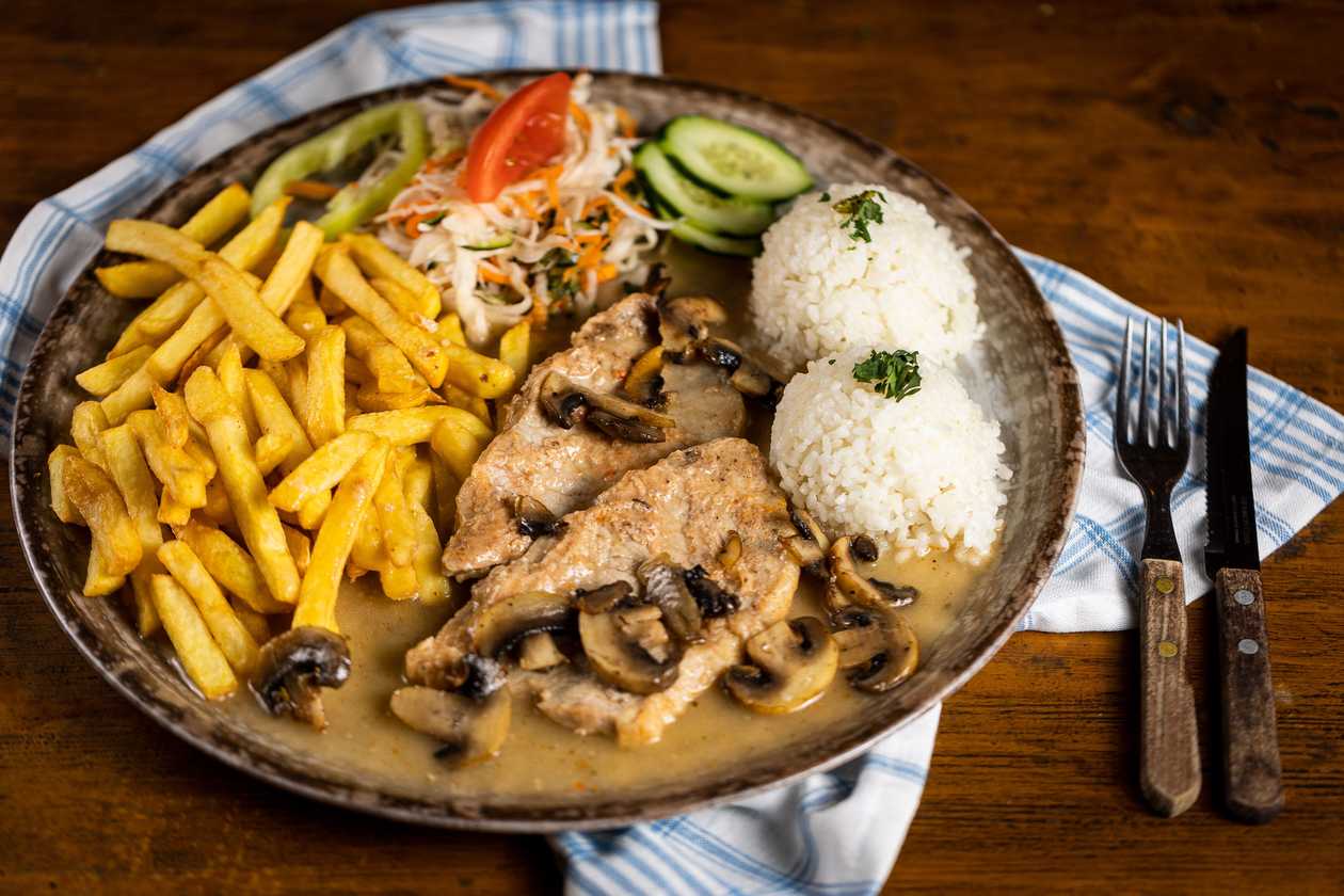 Twins on champignons 1/2 rice, 1/2 fries, greens. the sky