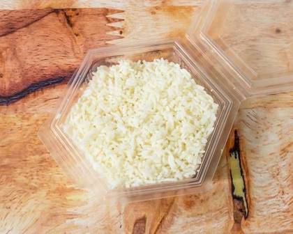 Meio Frango, Batata Ti-Ti 110g, 300gr Arroz e Bebida Lata 33cl