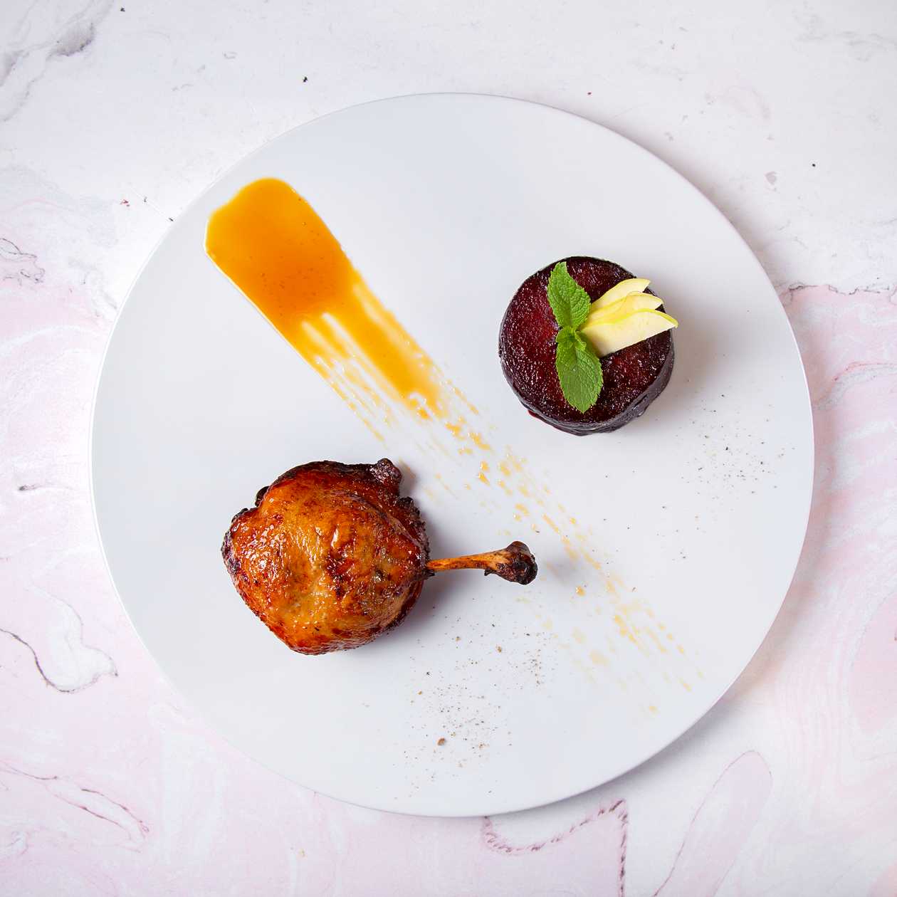 Duck leg with apples in red wine
