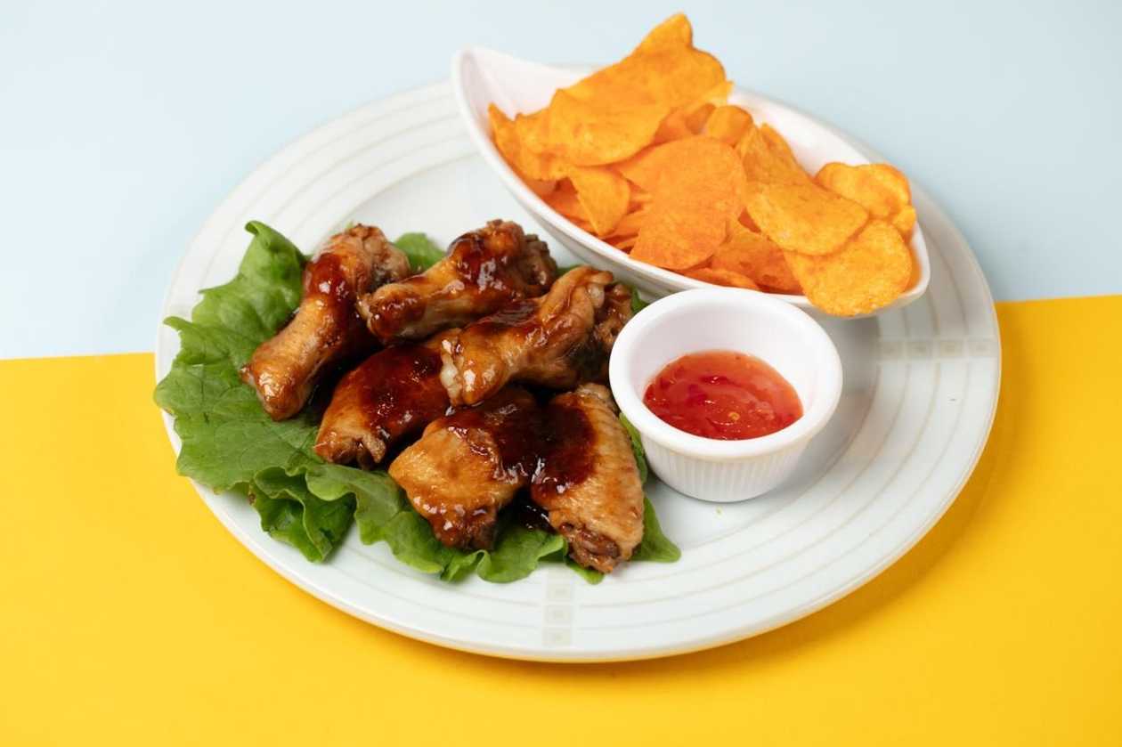 BBQ toyuq qanadları