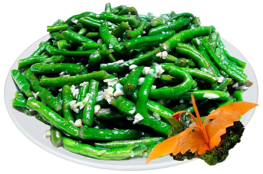 Fried beans with garlic