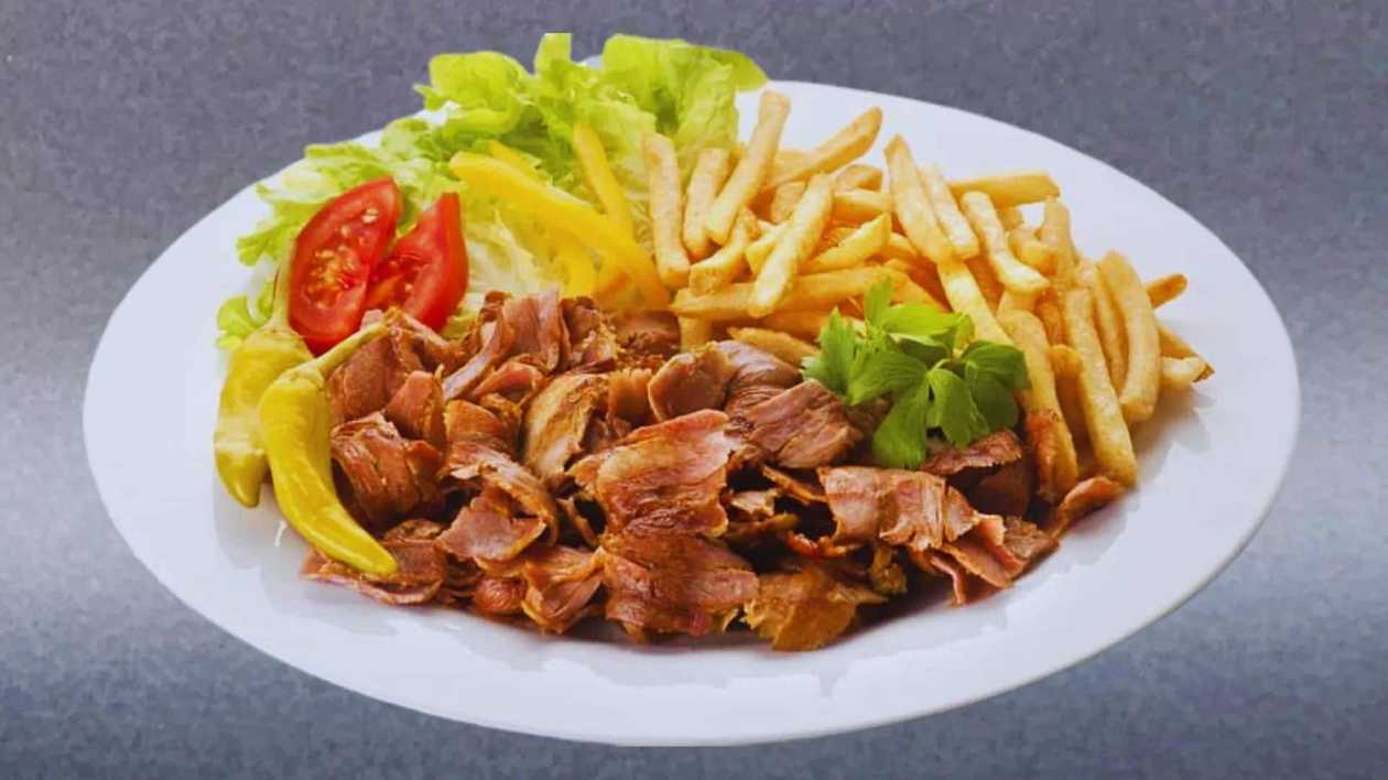 Shaorma la farfurie vită cu bautura
