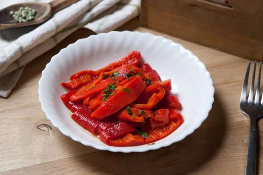 Baked pepper salad