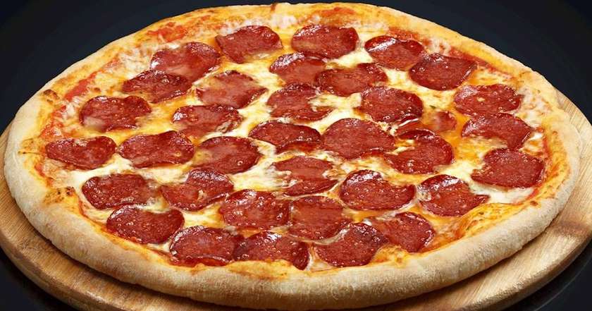 🎁  2-for-1 - Pepperoni Pizza.