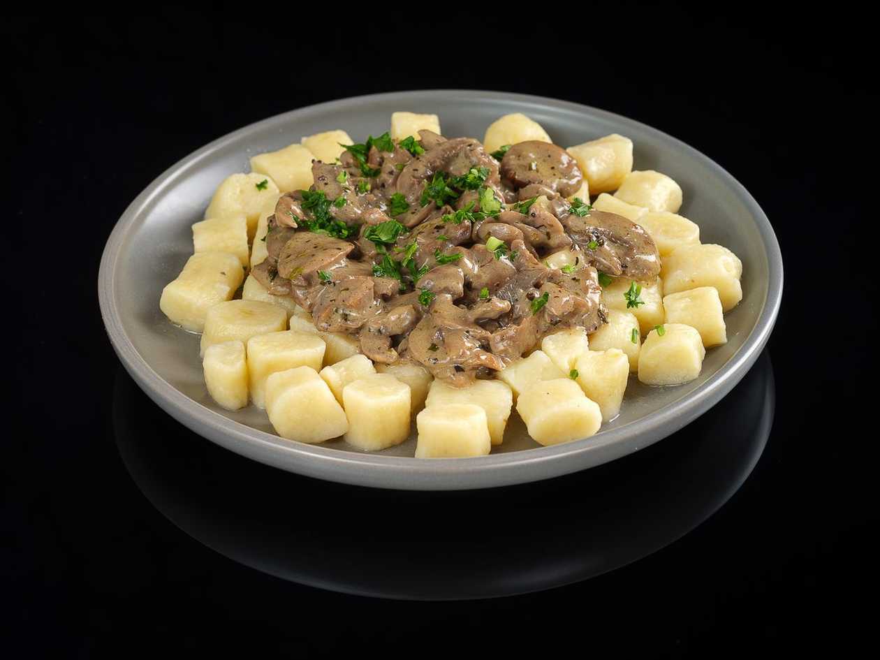 Kopytka z Sosem Pieczarkowym