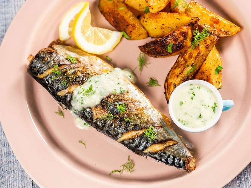 Baked mackerel with polenta and garlic meal