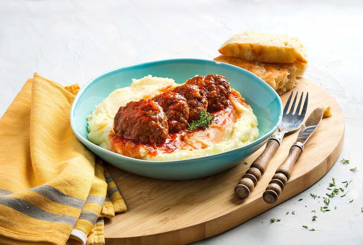 Sauce meatballs meal