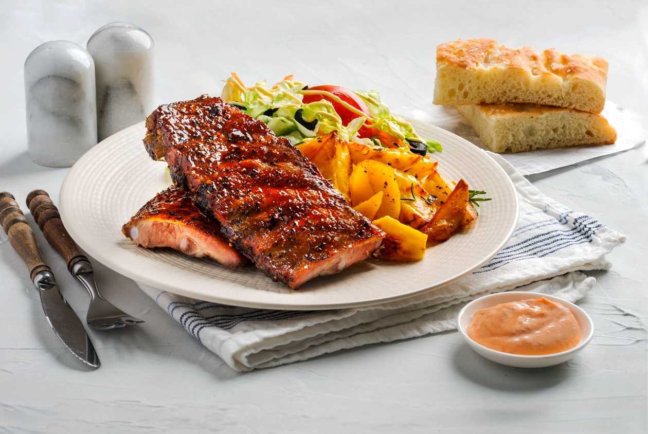 Baked ribs meal