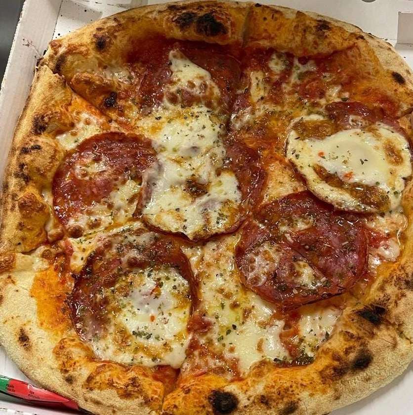 Salami Pizza