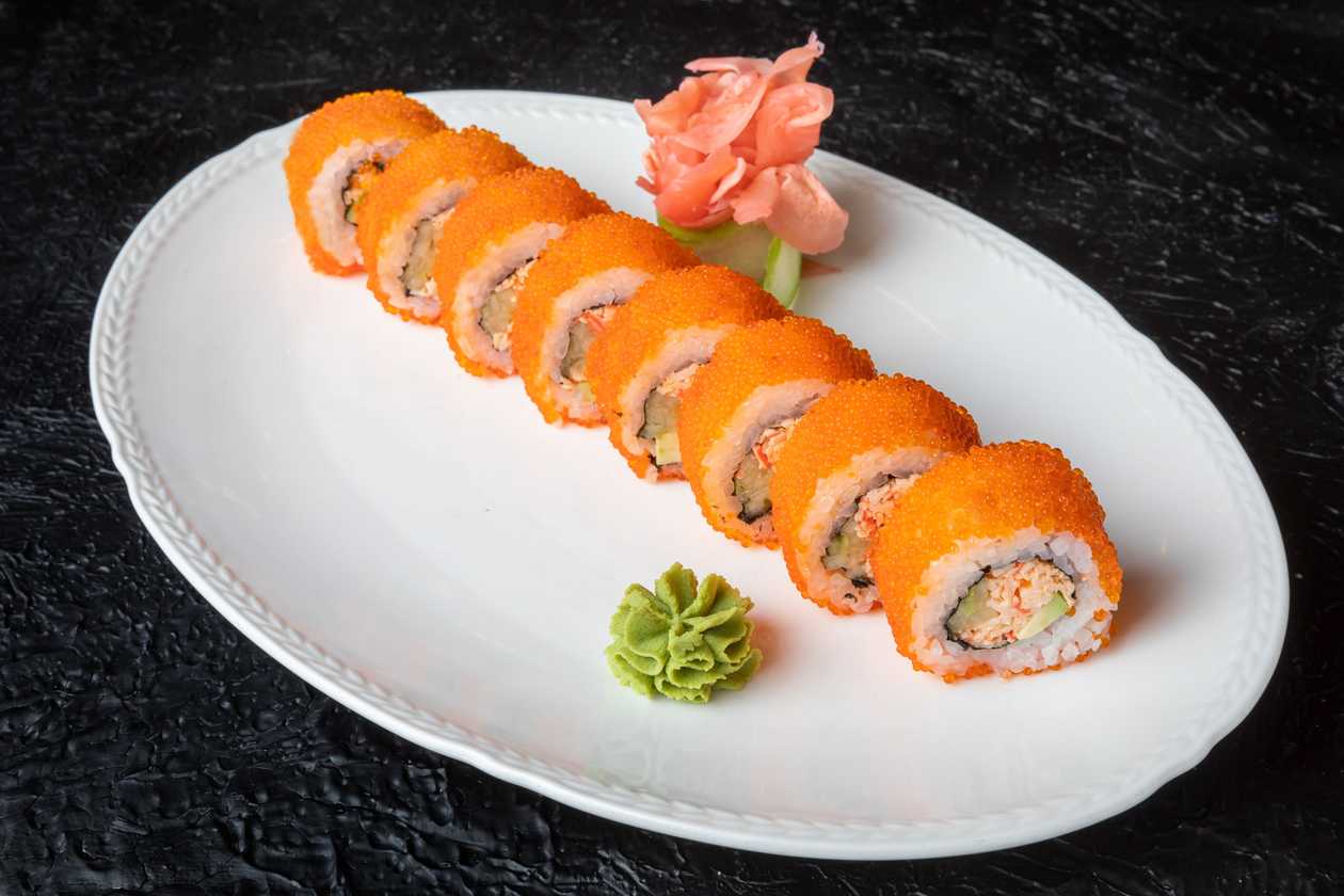 Roll California with crab