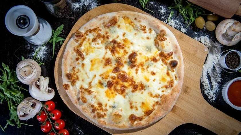 Quattro formaggi pizza