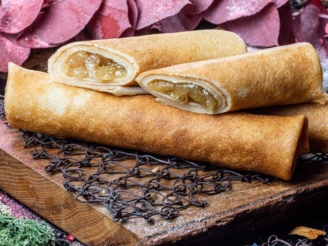 Pancake with apple and cinnamon pc